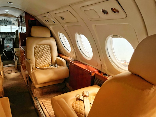 The Ultimate Skybridge: Your Private Jet Charter from Dubai to London